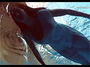 Piyavka Chehova hefty bouncy mouth-watering breasts underwater